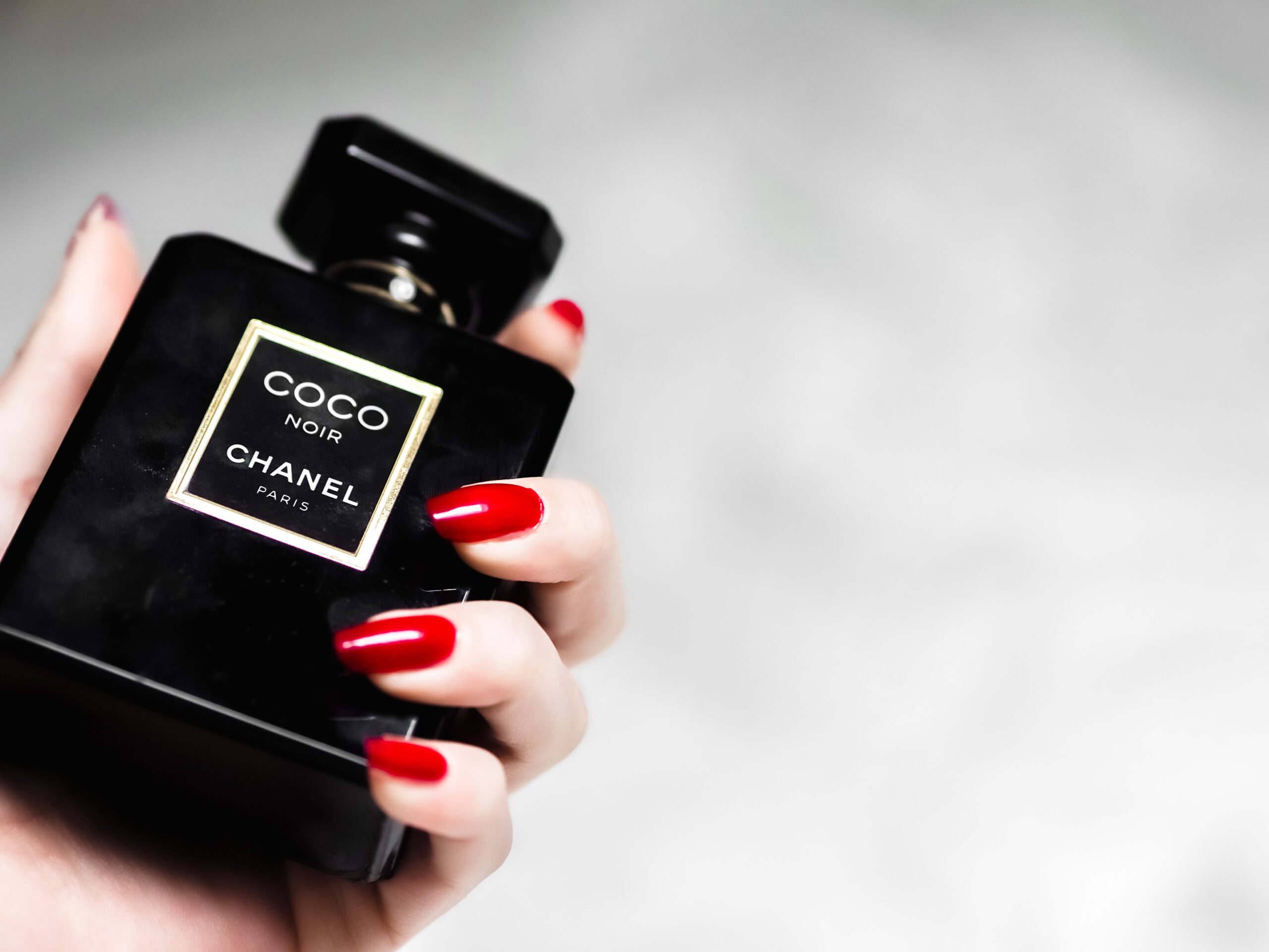 15 Luxury Women’s Fragrances (2021)