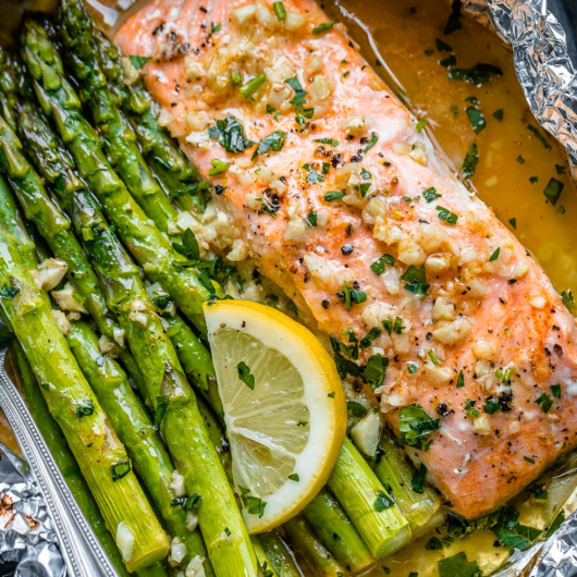 Easy Baked Salmon and Asparagus Meal