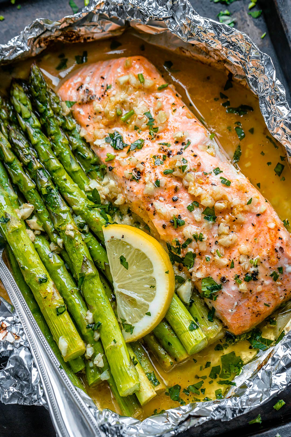 Easy Baked Salmon and Asparagus Meal